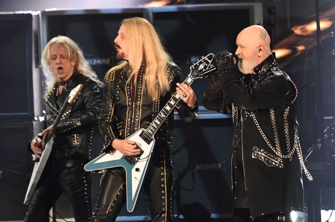 Judas Priest вместе с гитаристом K.K. Downing и барабанщиком Les Binks на церемонии введения в Зал славы рок-н-ролла
