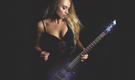 Популярная гитаристка Sophie Lloyd записала совместную песню "Fall Of Man" с Matt Heafy (Trivium, Ibaraki)