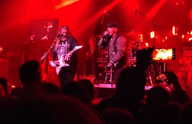 Attila Csihar из Mayhem вышел на сцену с Cavalera для исполнения песни "Troops of Doom", смотрим видео